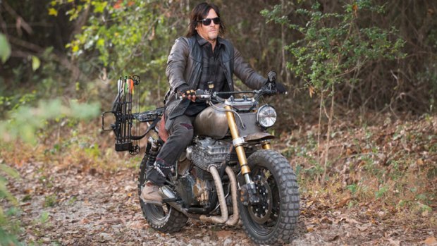 Also, Daryl en moto.